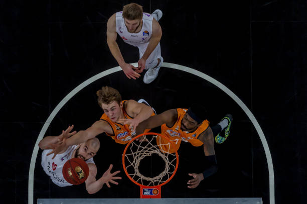 迈向更高目 迈向更高目